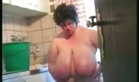 バンビと彼女の体は豪華です イケメン 動画 アダルト
